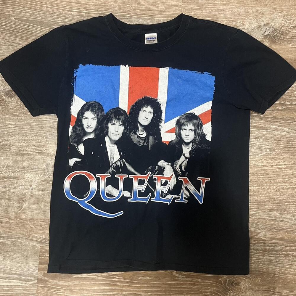 Black Queen band tee with multi-coloured graphic